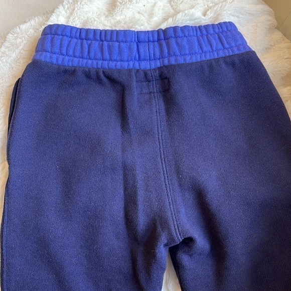 Roots kids size 4T capris with pockets in dark blue with purple waist band - Picture 2 of 7